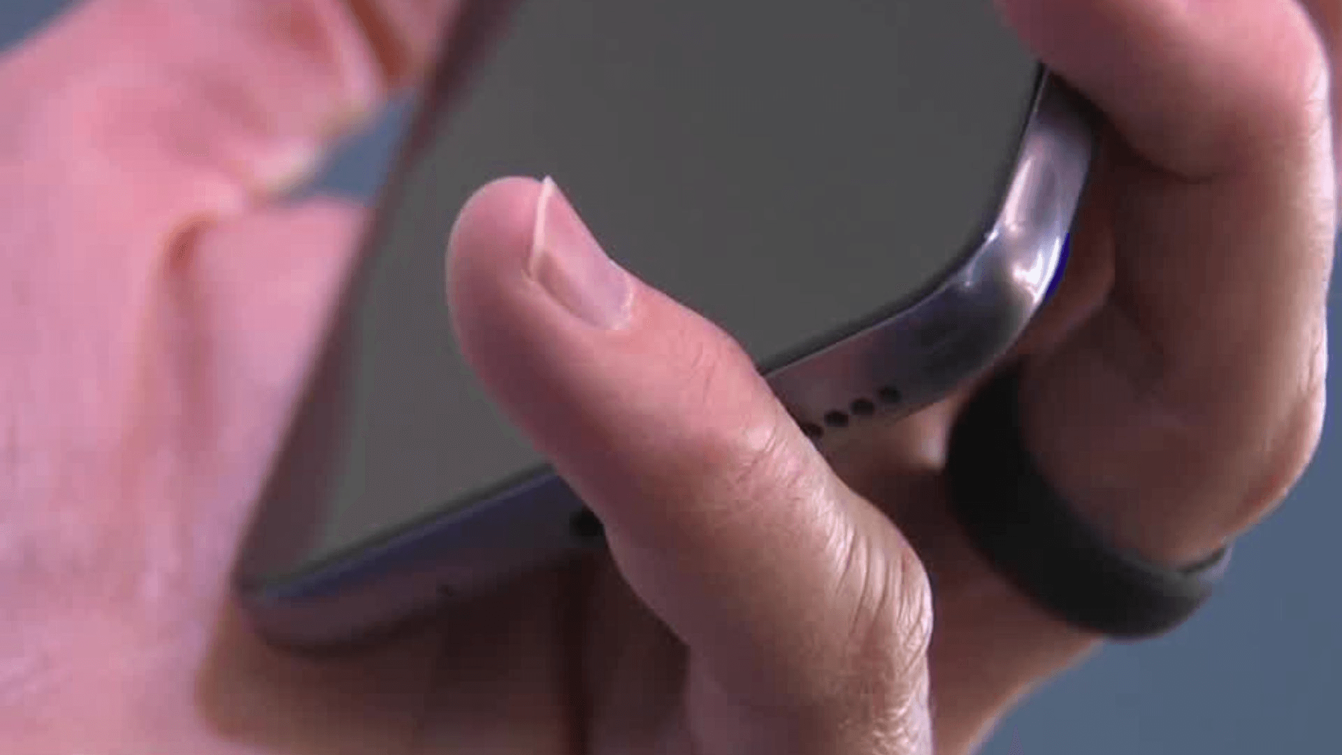 Smartphone pinky